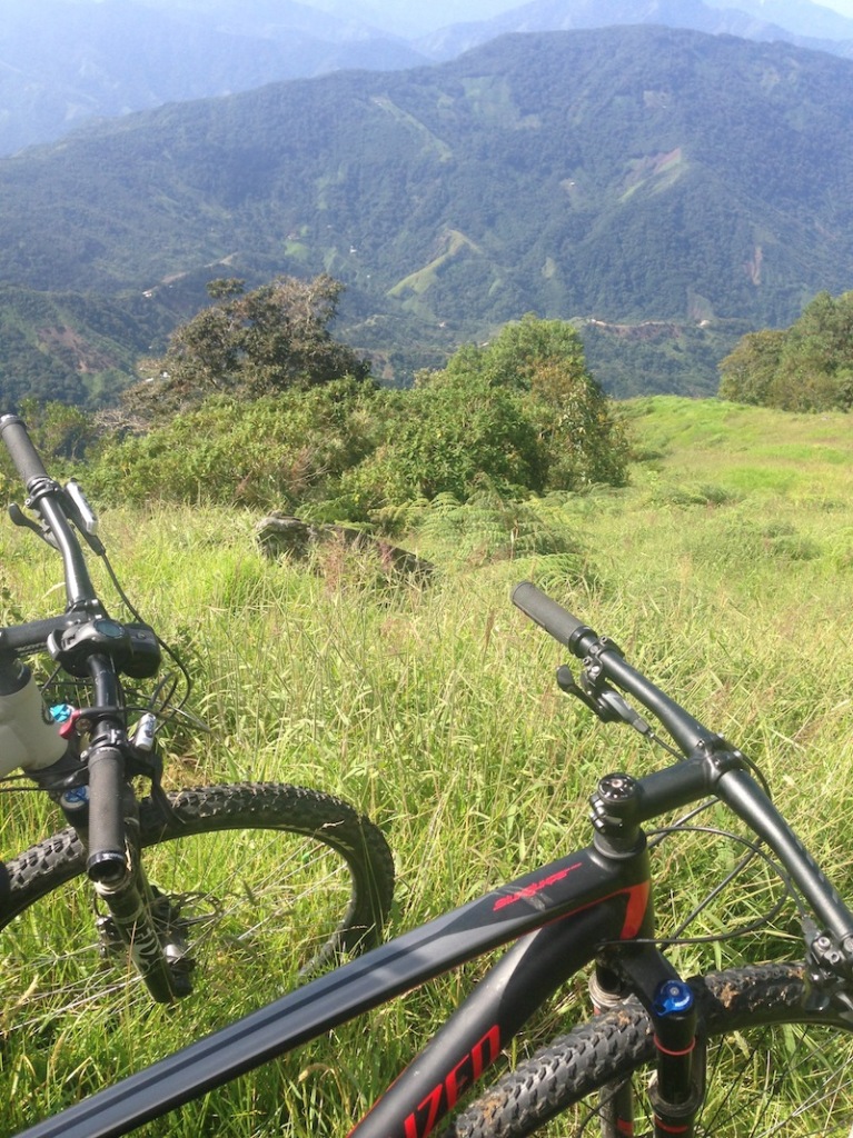Biking around Minca. Getting a downhill ride from Cerro Kennedy
