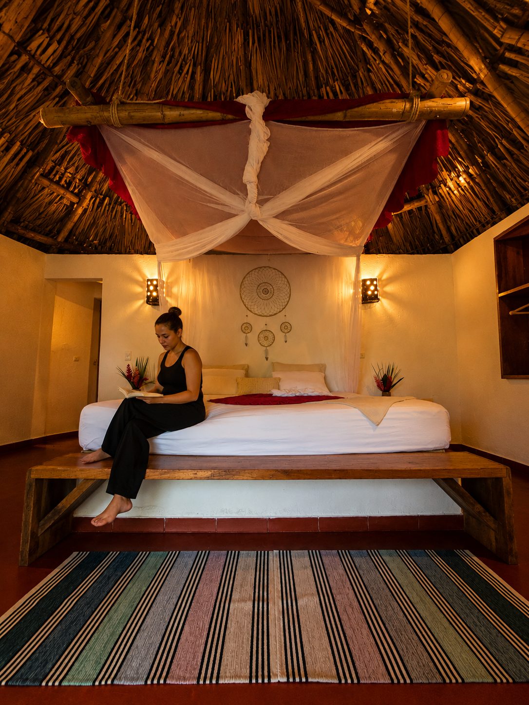 ECOHUT WITH KING SIZE BED