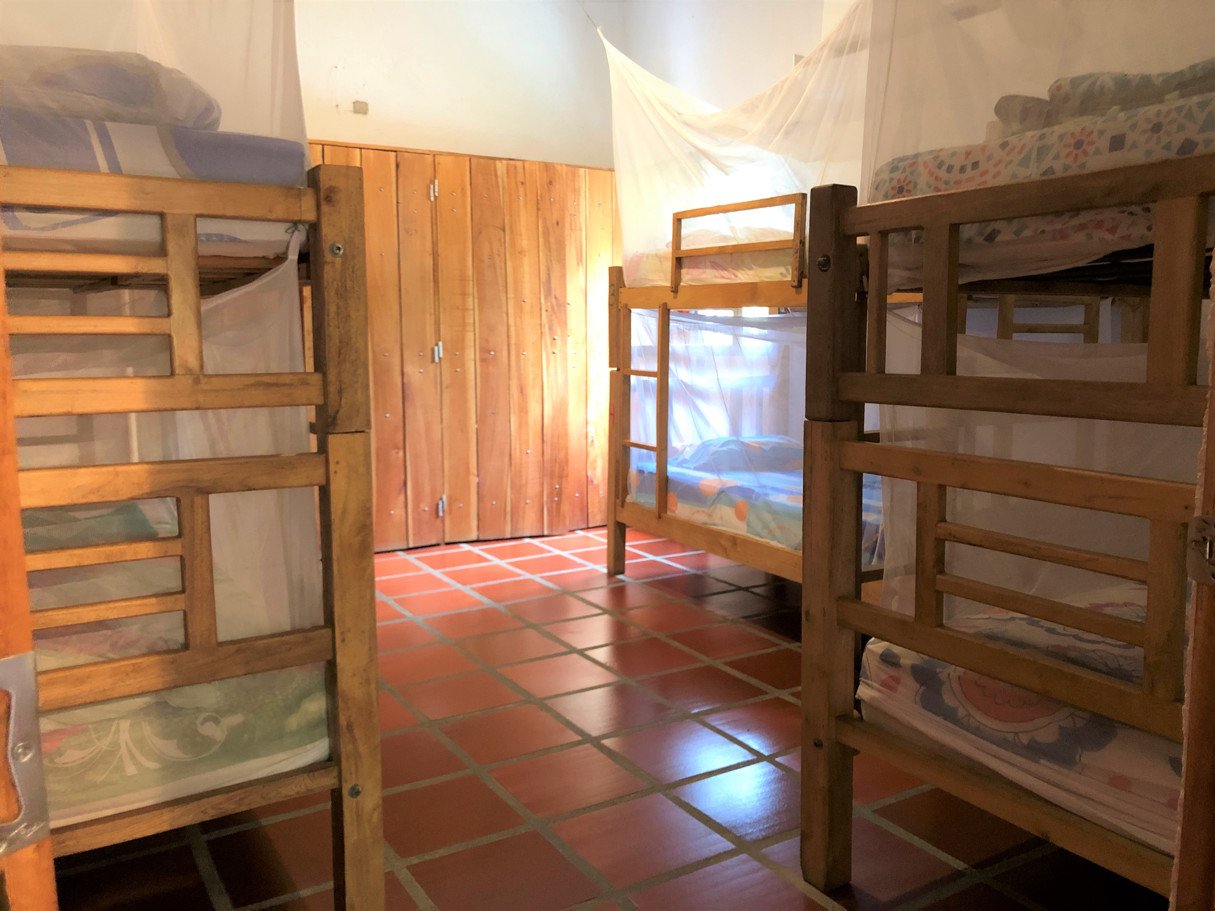 DORM WITH AC AND 8 SINGLE BEDS – MIRADOR