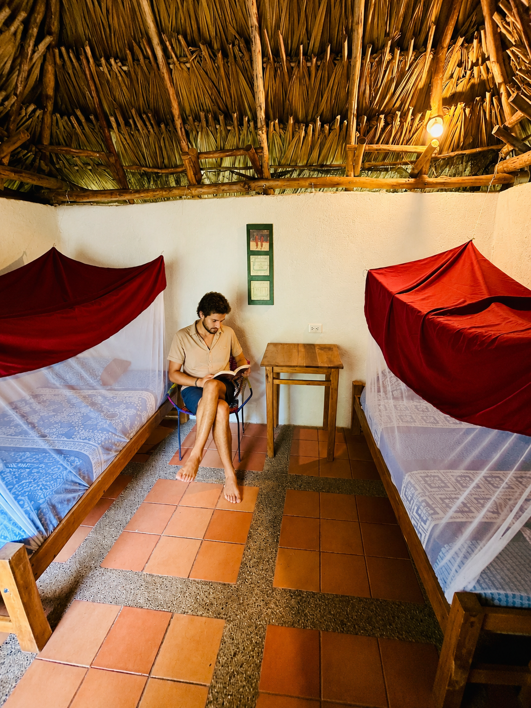 TWIN ROOM WITH 2 INDIVIDUAL BEDS AND BATHROOM OUTSIDE